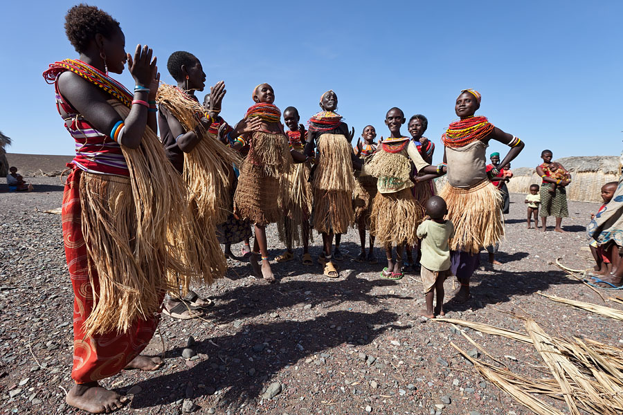  El Molo ceremonial dance